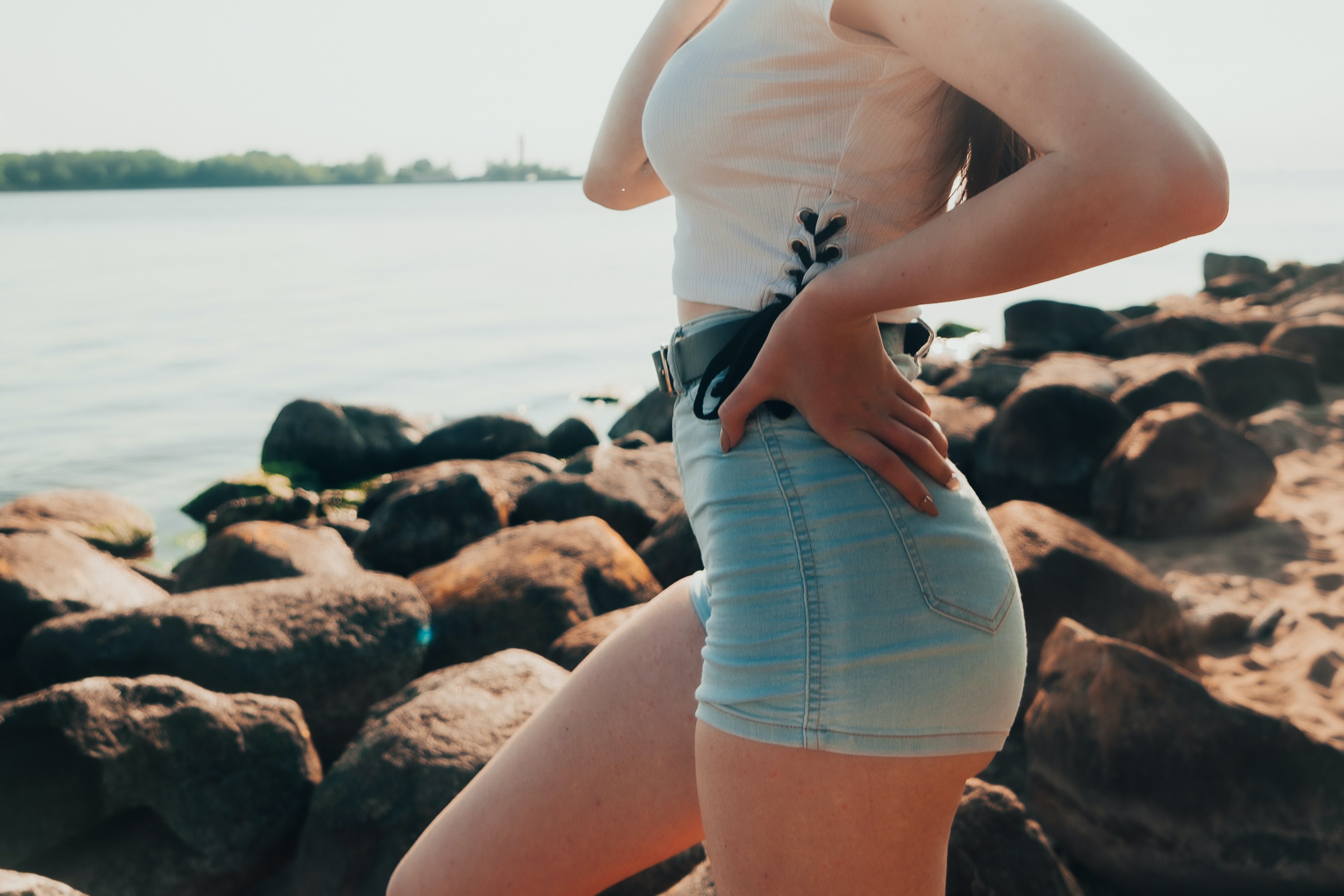 胸を小さくする方法7選!簡単な運動でキュとさせるお胸の情報のイメージ