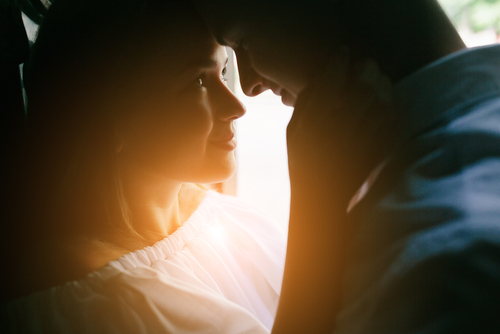 彼女からキスしてほしい！彼女からキスする方法・テクニック11選 | Lovely[ラブリー]のイメージ