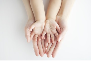 手相の見方の基本！右手・左手別に解説！【簡単】 | Lovely[ラブリー]のイメージ