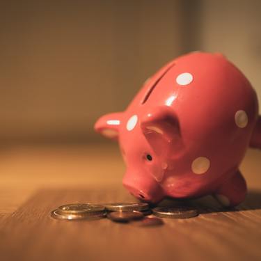赤い財布で金運アップ？風水効果を7つ解説！【縁起がいい】