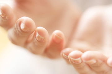 手相のほくろの意味とは？運勢がわかる！左手・右手で違う？ | Lovely[ラブリー]のイメージ