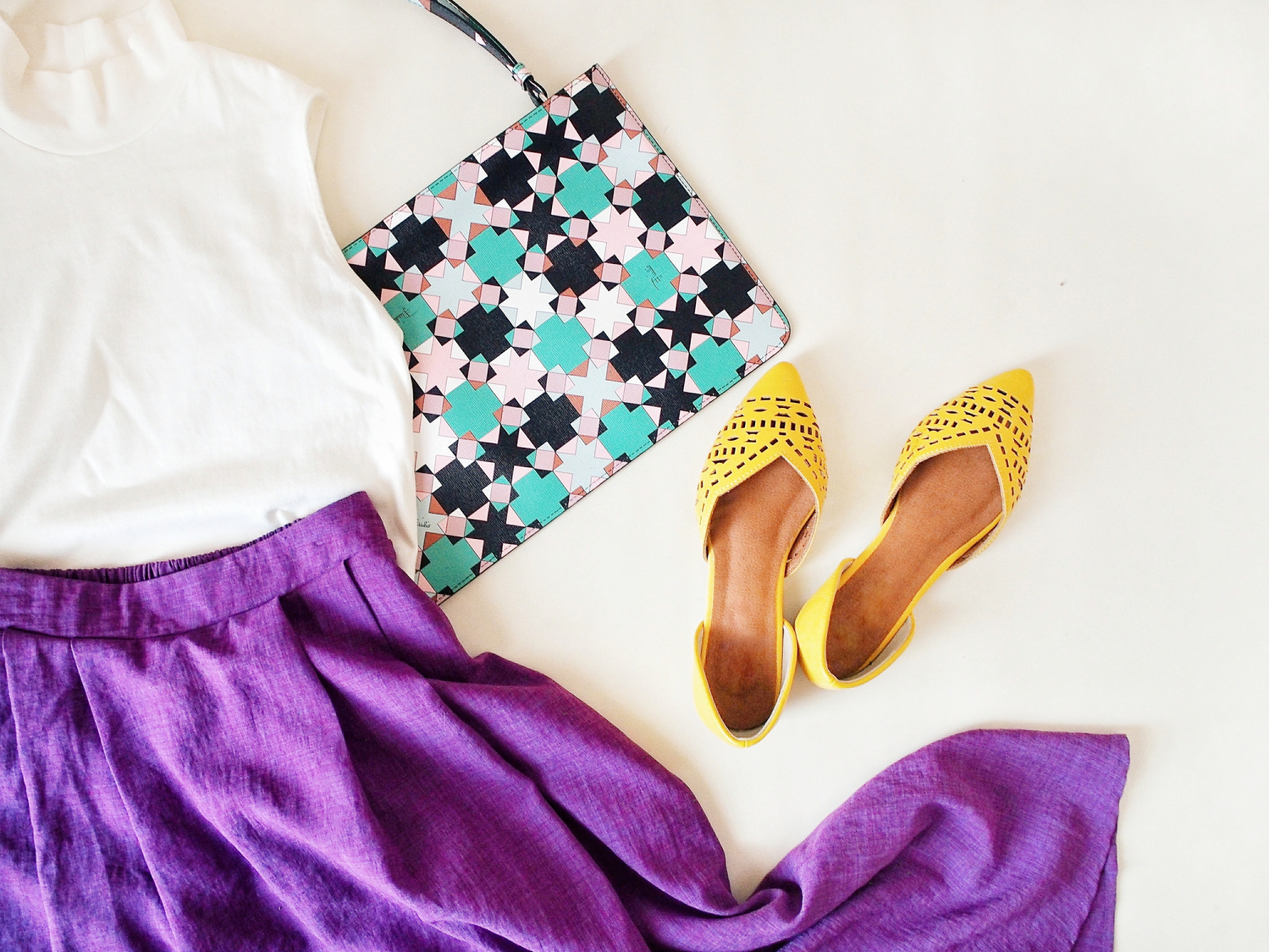 同窓会の服装！ワンピースがいい？20代・30代・40代の女性必見 | Lovely[ラブリー]のイメージ