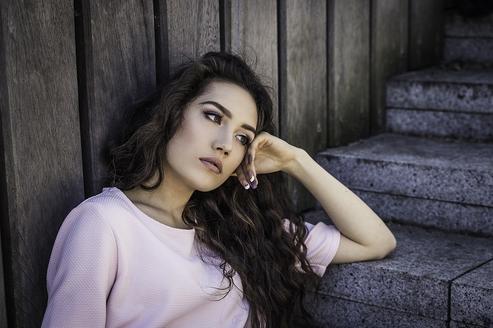 女性の頭を撫でる男性心理7選と効果！彼氏はなぜなでなでするの？ | Lovely[ラブリー]のイメージ