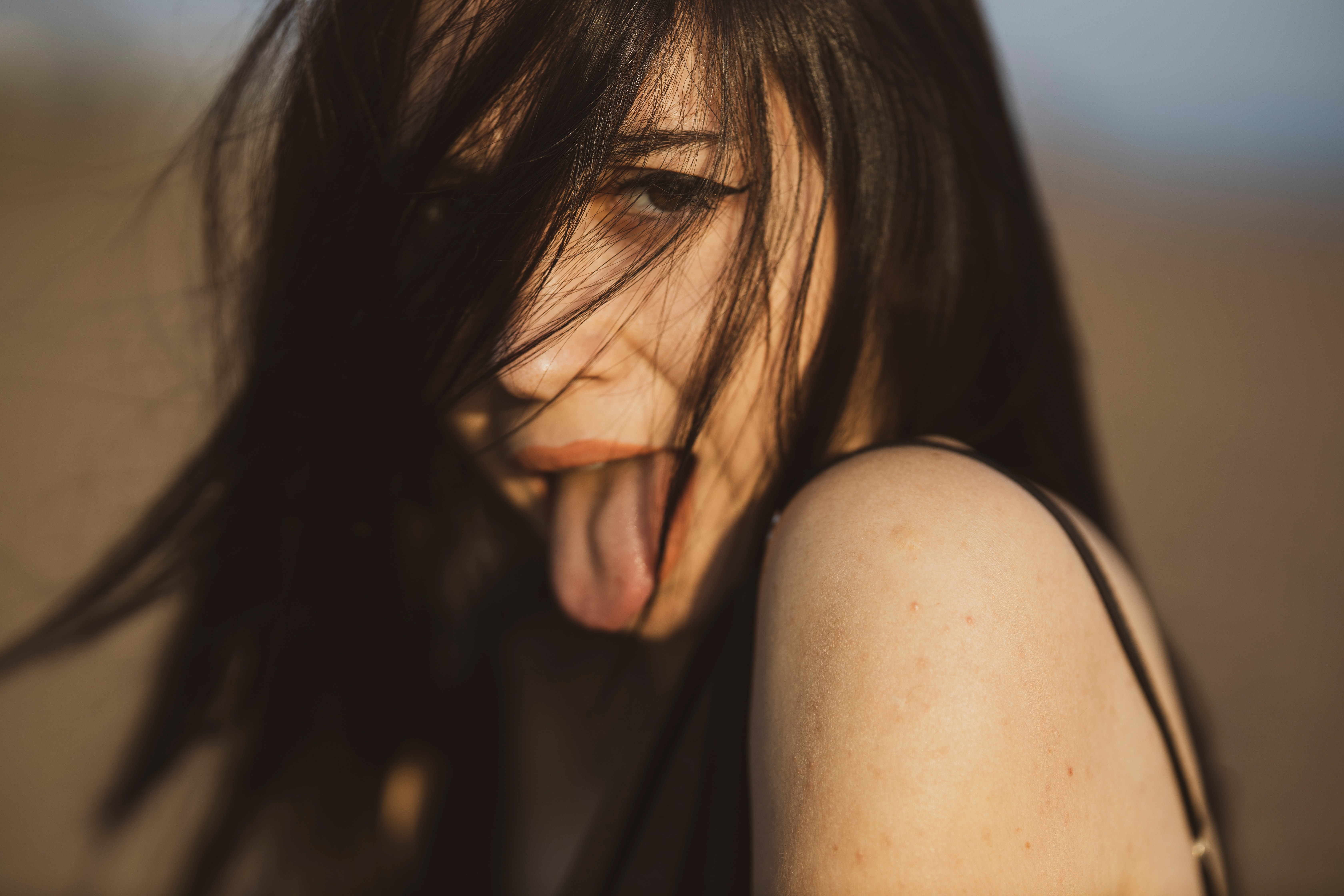 舌を出す人の心理7選！無意識の癖なの？ | Lovely[ラブリー]のイメージ