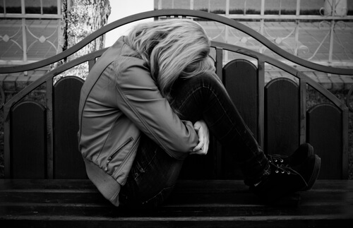 泣き上戸な人の心理と特徴！酒に酔うとなんで泣くの？ | Lovely[ラブリー]のイメージ