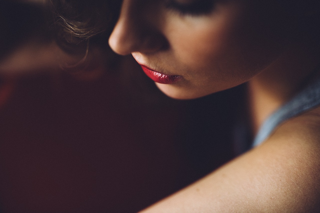 口元のほくろの意味・運勢は？【人相学】 | Lovely[ラブリー]のイメージ