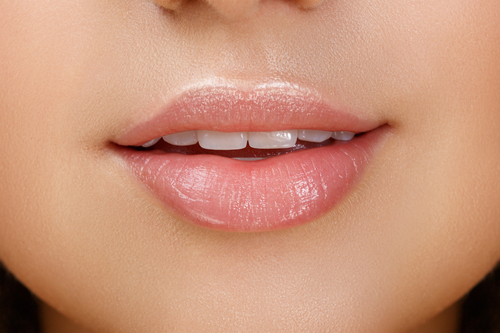 薄い唇と厚い唇、男がキスしたくなるのはどっちの唇の女なの?のイメージ