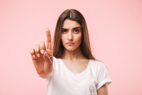 前髪がベタつく原因と対処法！ベビーパウダーでサラサラに？ | Lovely[ラブリー]のイメージ