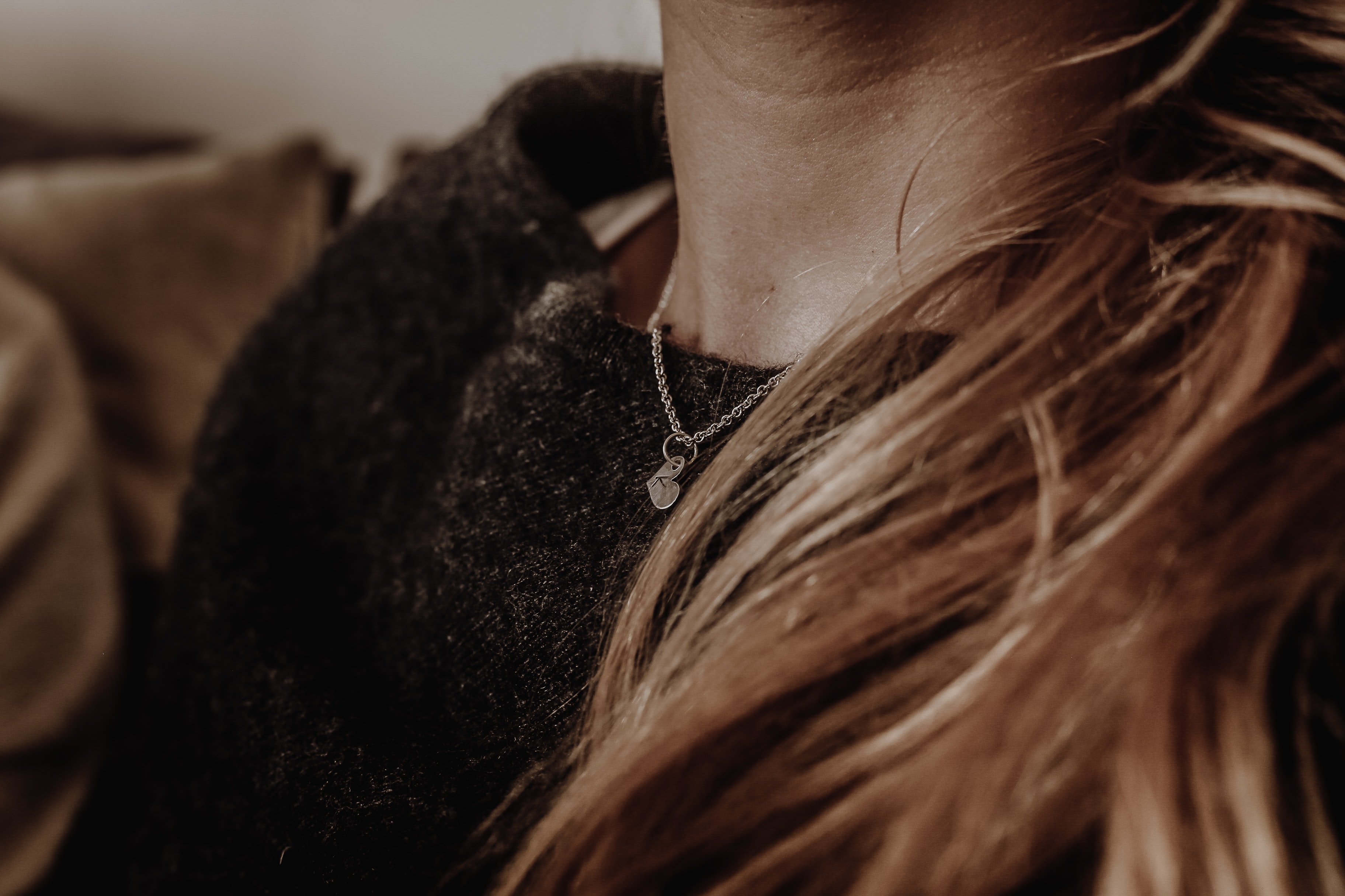 首が太い原因と細くする方法5選！華奢な細い首を手にしよう！ | Lovely[ラブリー]のイメージ