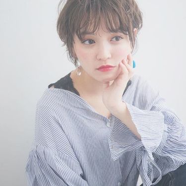 丸顔は可愛い！丸顔に似合うメイクや髪型完全解説！