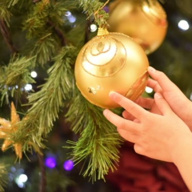 クリスマスツリーの飾り方のコツ！飾り付けとオーナメントでおしゃれに！