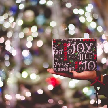 エスティローダーのクリスマスコフレ2022発売！予約方法や中身は？