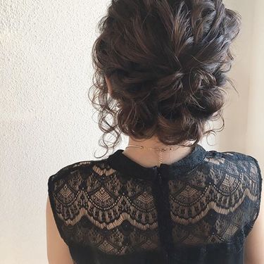 結婚式のヘアセットは美容院でやる？自分でやる？【お呼ばれ】