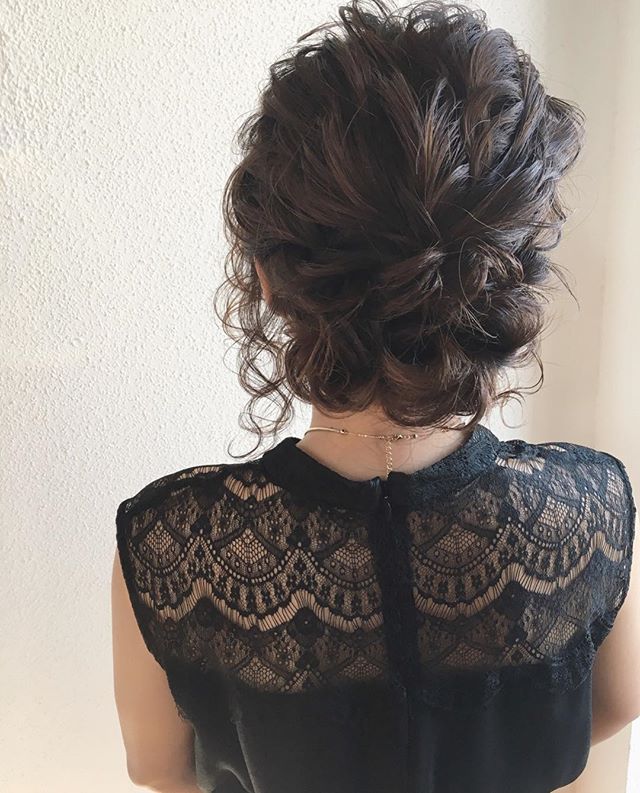 結婚式のヘアセットは美容院でやる？自分でやる？【お呼ばれ】 | Lovely[ラブリー]のイメージ