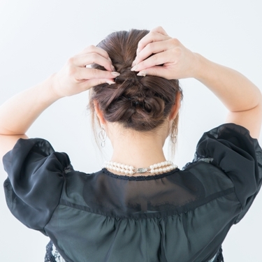 結婚式にポニーテールはマナー違反？アレンジのやり方解説！【お呼ばれ】