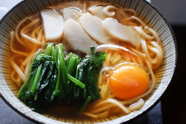 年越しうどんの意味や由来は？そばとうどんどっちが適切？ | Lovely[ラブリー]のイメージ