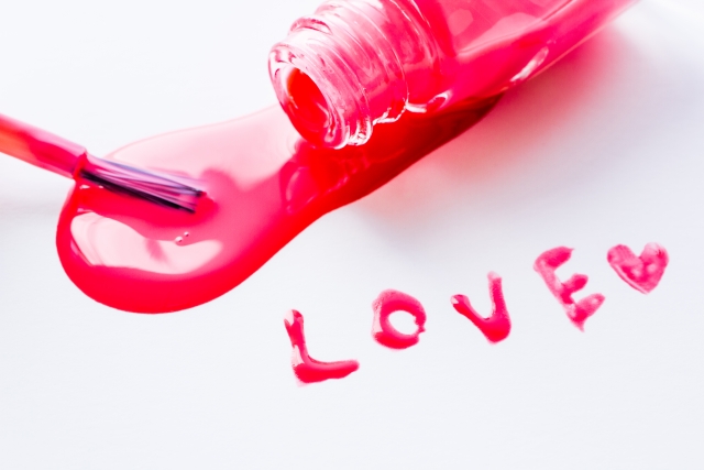 フットネイルは赤がおすすめ！大人可愛いデザイン特集！ | Lovely[ラブリー]のイメージ