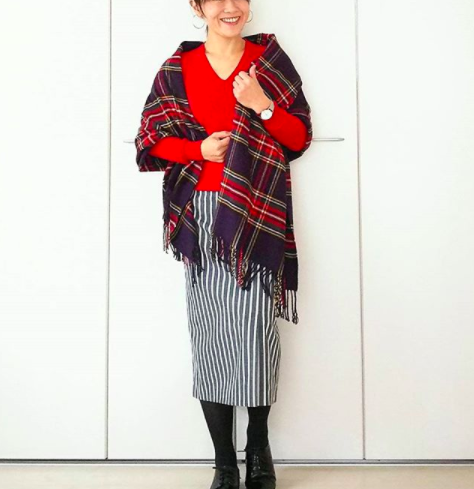 Vネックのインナーは何着る？【レディース編】定番コーデを解説！ | Lovely[ラブリー]のイメージ