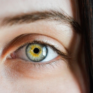 濃い眉毛さん必見！眉毛の正しい整え方！【眉毛を薄くする方法】