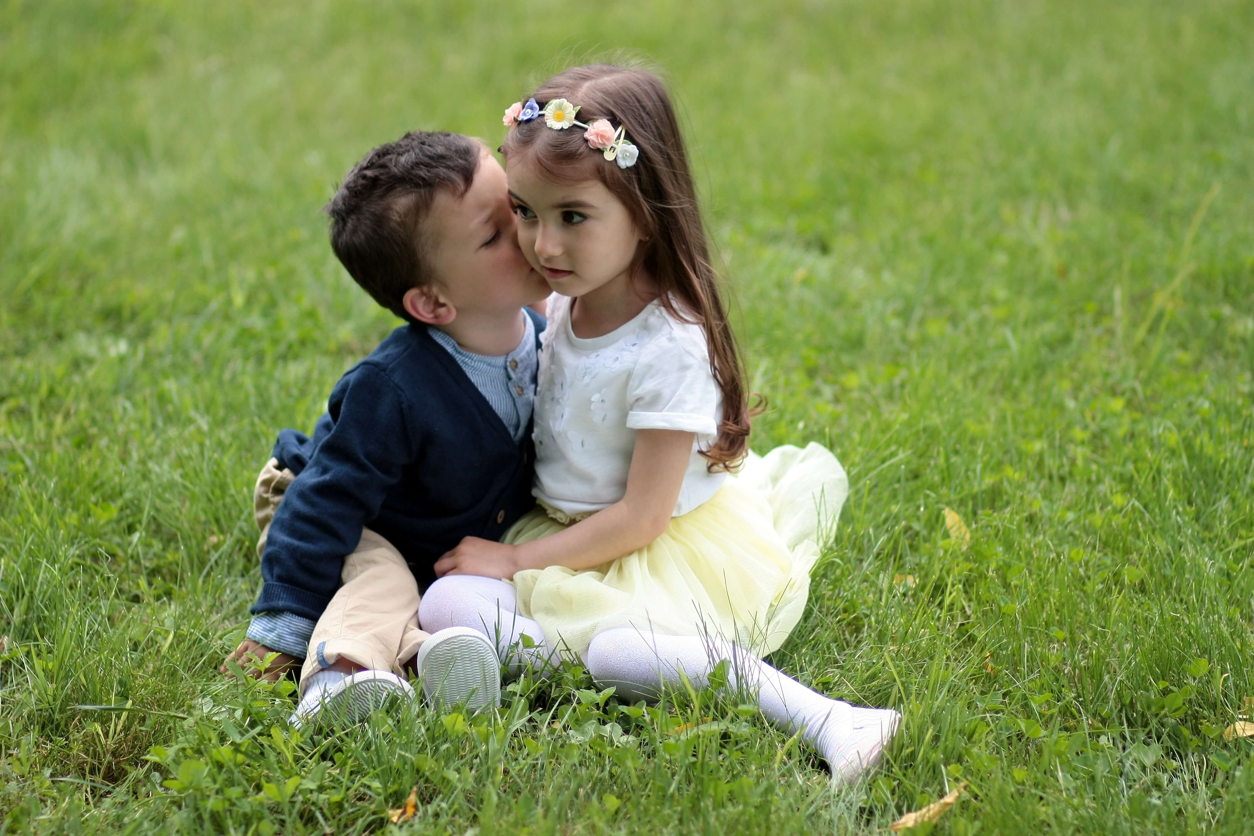 ほっぺにキスする男性心理とは？彼氏のほっぺに可愛くキスする方法も！ | Lovely[ラブリー]のイメージ