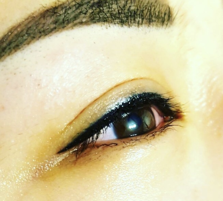 アイラインのタトゥーがおすすめ！値段や痛みも解説！【必見】 | Lovely[ラブリー]のイメージ