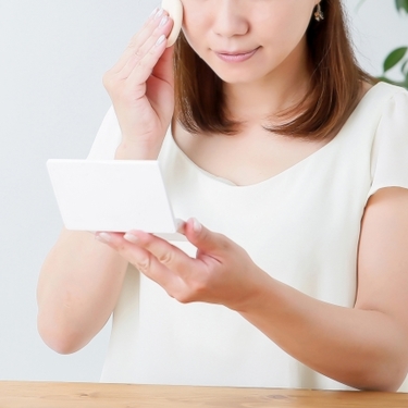 パウダーファンデーションの塗り方のコツは？これで綺麗にできる！