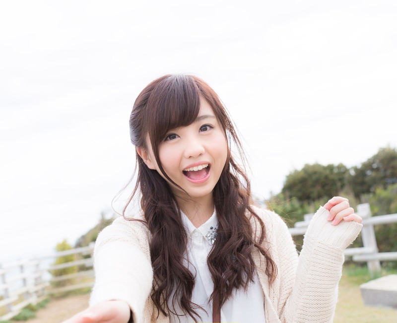 ロングの巻き髪をコテで作るやり方！簡単にゆるふわに！ | Lovely[ラブリー]のイメージ