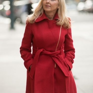 赤コートコーデ25選！レディースのおしゃれな着こなし特集！