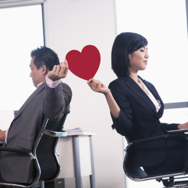 社内不倫がバレる瞬間7選！バレないために注意すべきこととは？