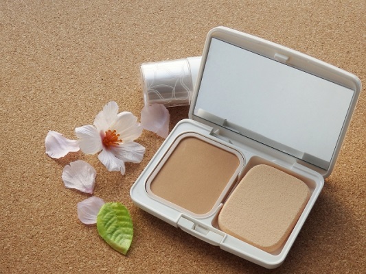 パウダーファンデーションのおすすめ人気ランキング7選！使い方は？ | Lovely[ラブリー]のイメージ