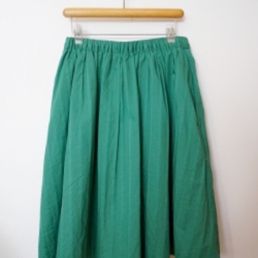 緑スカートコーデ25選！春夏秋冬別のおしゃれな着回し！