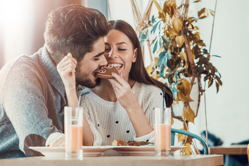 付き合う前に体の関係を持つメリット・デメリット!本命になれる?のイメージ