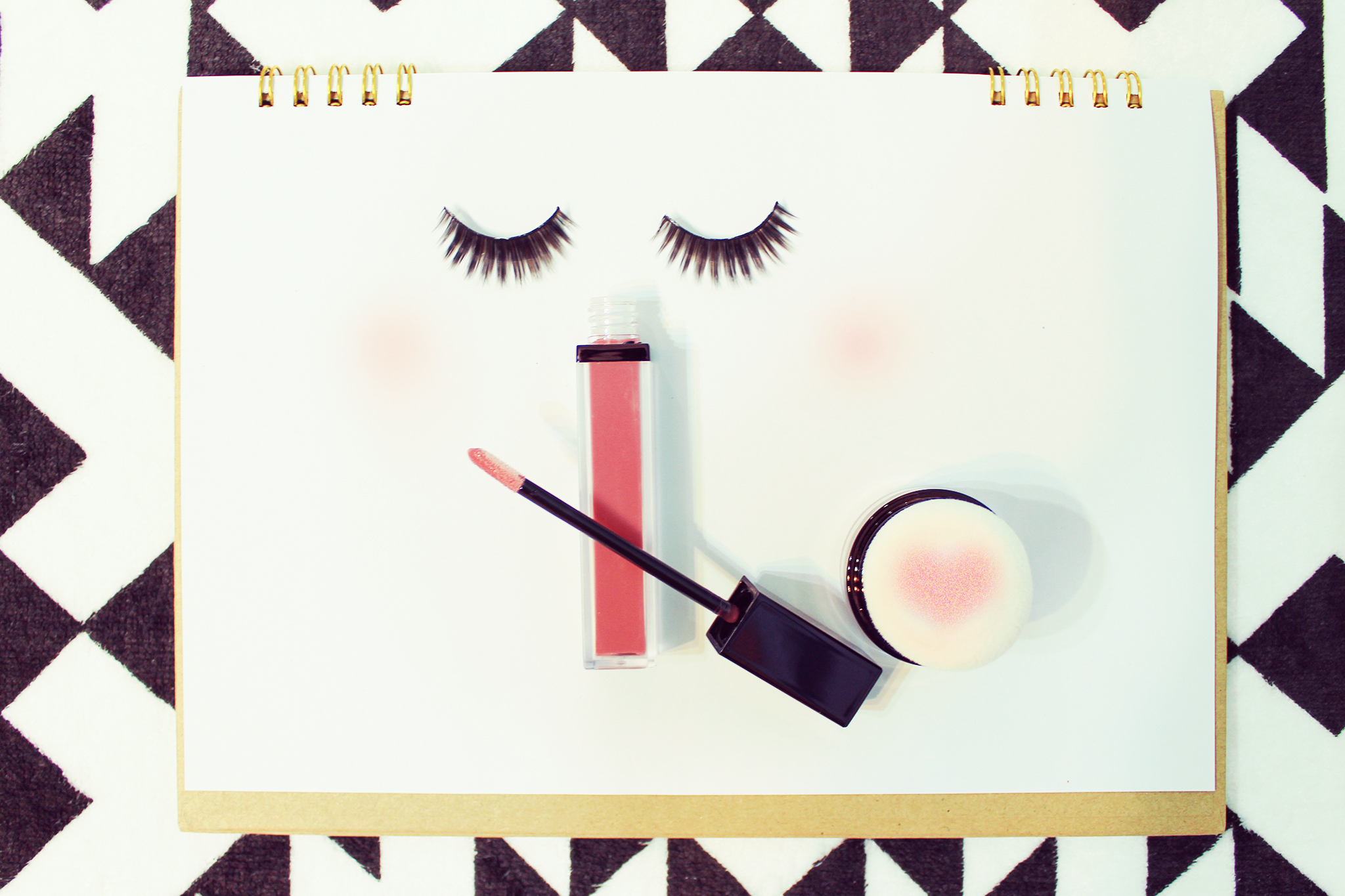 ダイソーコスメ・化粧品おすすめ13選！100均なのに優秀すぎ！ | Lovely[ラブリー]のイメージ