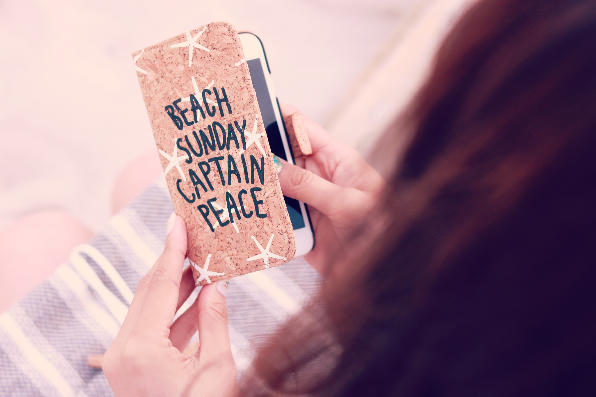 100均スマホケースを自作アレンジする16の方法！最新iPhoneも♪ | Lovely[ラブリー]のイメージ