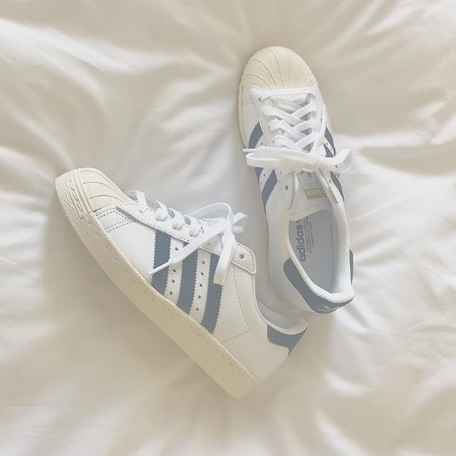 スニーカーレディースブランドで30代・40代に人気13選を紹介！ | Lovely[ラブリー]のイメージ