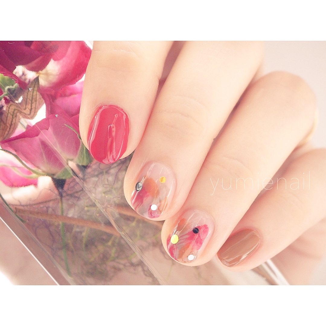 塗りかけネイルのやり方11選！セルフでできるおしゃれデザインは？ | Lovely[ラブリー]のイメージ