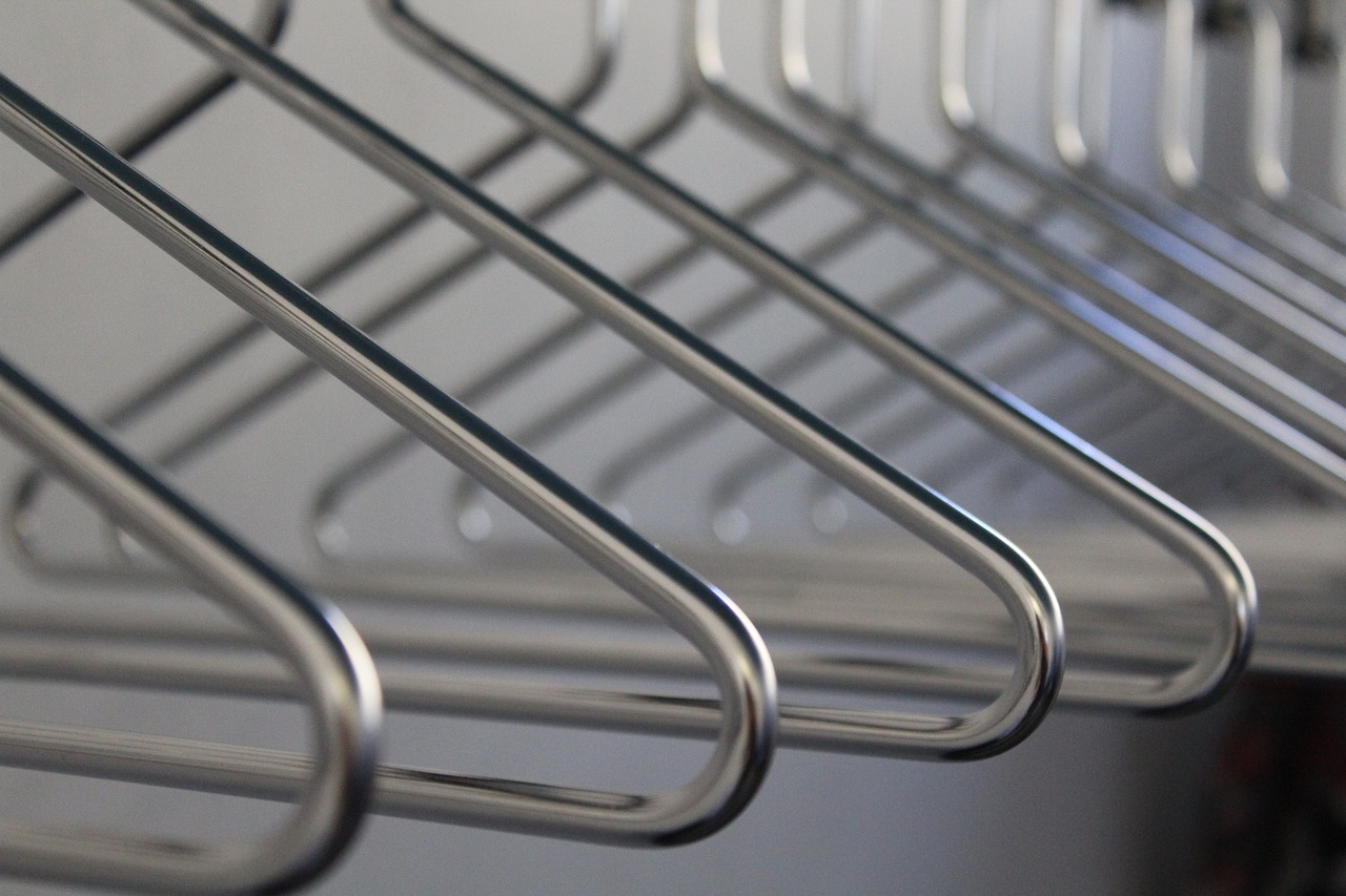 無印良品のハンガーのおすすめは？アルミハンガーがいい？ | Lovely[ラブリー]のイメージ