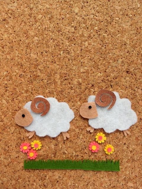 100均ダイソーのコルクボードをアレンジ！おしゃれインテリア35選！ | Lovely[ラブリー]のイメージ