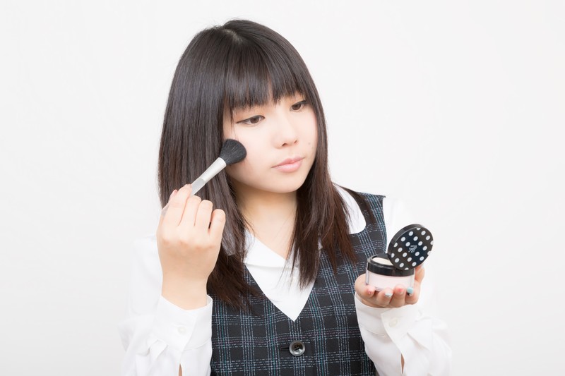 クリームチークの使い方・塗り方解説！上手に入れるコツとは？ | Lovely[ラブリー]のイメージ