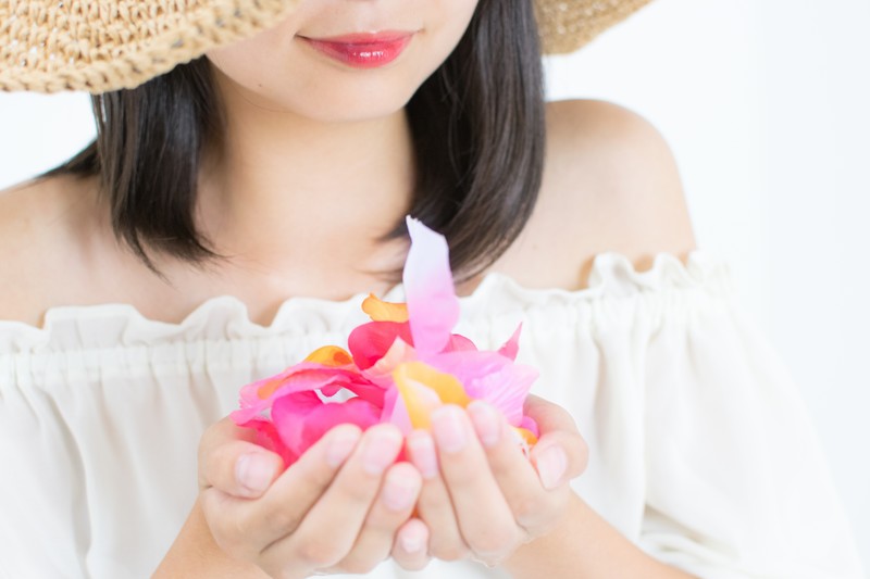 ホホバオイルで毛穴の角栓・黒ずみをポロポロ除去！使い方解説！ | Lovely[ラブリー]のイメージ