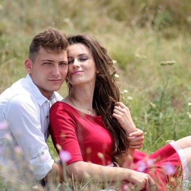 彼氏が触ってくる心理9選！スキンシップで彼氏の気持ちがわかる！