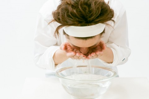 ベビーオイルでクレンジングする方法！これで角栓なしの美肌に！ | Lovely[ラブリー]のイメージ