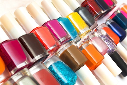 マニキュアの捨て方は？中身が残ってるときの処分方法は？ | Lovely[ラブリー]のイメージ