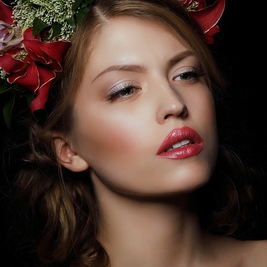 ツヤ肌メイクの方法は？おすすめのコスメも紹介します！