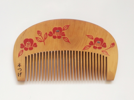 つげ櫛の手入れ方法や頻度は？椿油は絶対に必要！ | Lovely[ラブリー]のイメージ