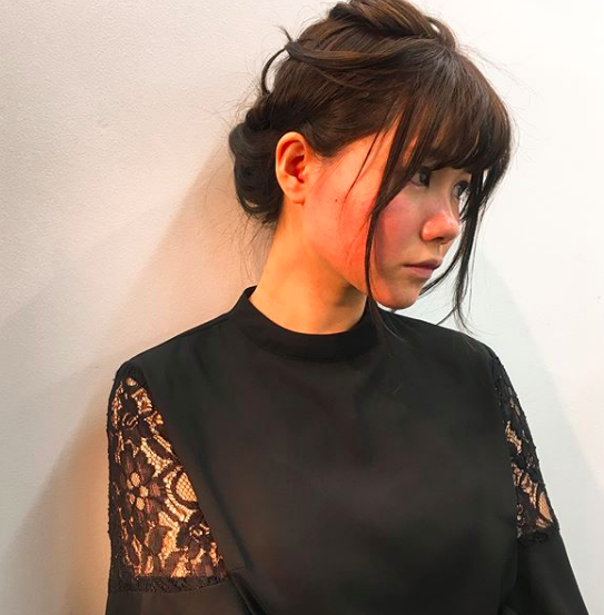 黒髪ロングの髪型・アレンジまとめ！ストレートやパーマがおしゃれ！ | Lovely[ラブリー]のイメージ