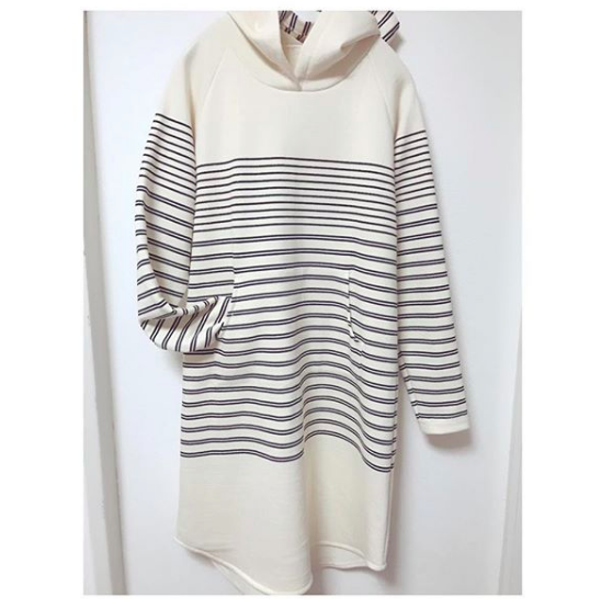 パーカーワンピコーデ65選！スウェットワンピースをおしゃれに着よう！ | Lovely[ラブリー]のイメージ