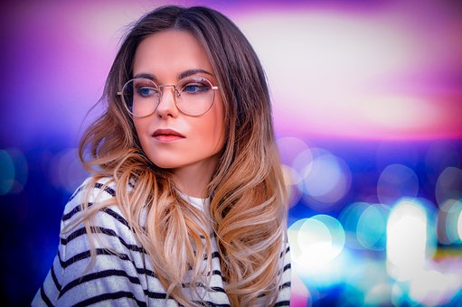 大人っぽくなりたい!大人っぽい女性の特徴とは?【髪型・メイクなど】のイメージ