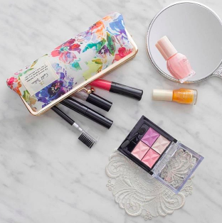 プレストパウダーおすすめランキング15選！化粧直しのやり方も！ | Lovely[ラブリー]のイメージ