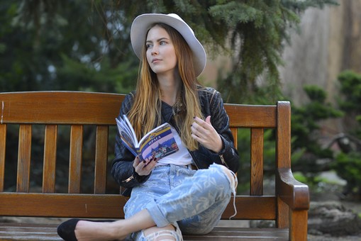 ワイドパンツコーデ35選！春夏秋冬別に大人の着こなし紹介！ | Lovely[ラブリー]のイメージ